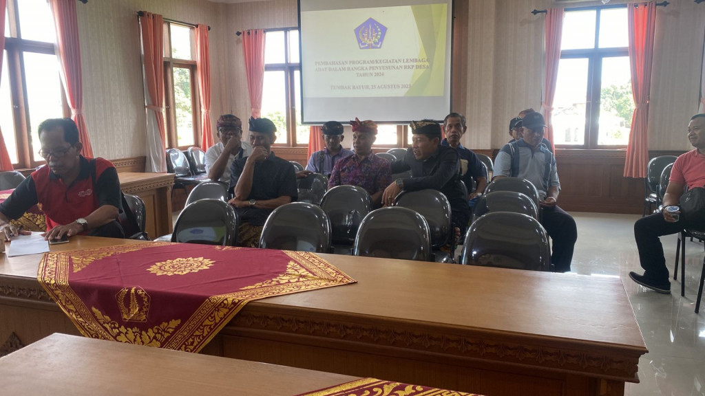 Rapat Pembahasan Program Lembaga Adat Dalam Rangka Penyusunan RKP Desa Tahun 2024